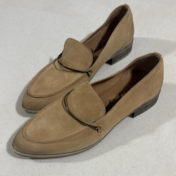 Free People Suede Loafers with Metal Accent Tan Women’s Size 38 - Picture 1 of 15